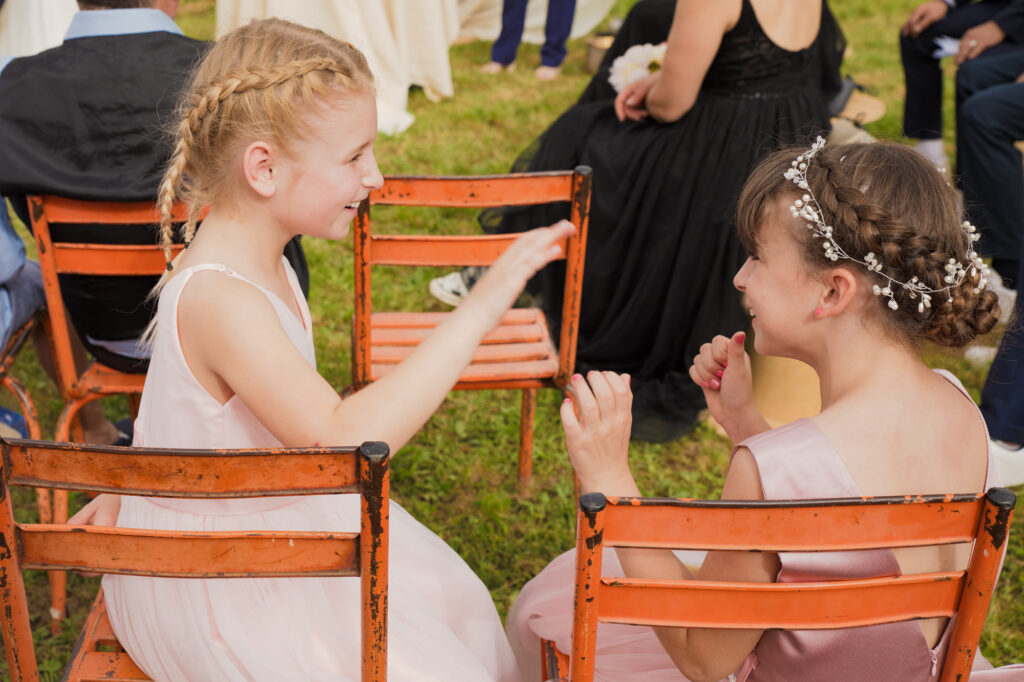 Le photographe de mariage est partout oĂč se passe une belle interaction